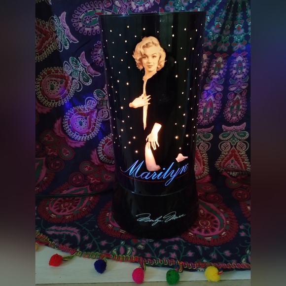 Rabbit Tanaka Marylin Monroe lamp - Picture 1 of 2